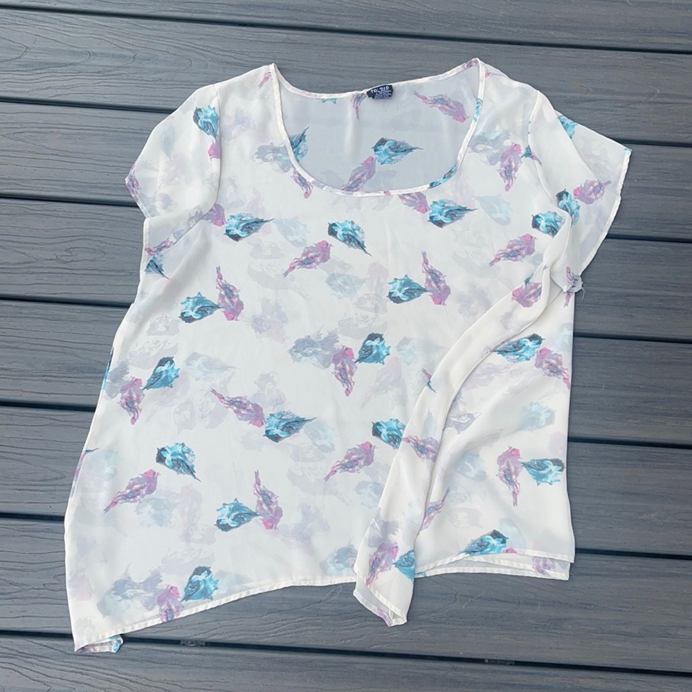 Torrid Size 4 short sleeve top birds